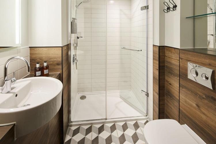 Residence Inn by Marriott London Bridge — Bathroom