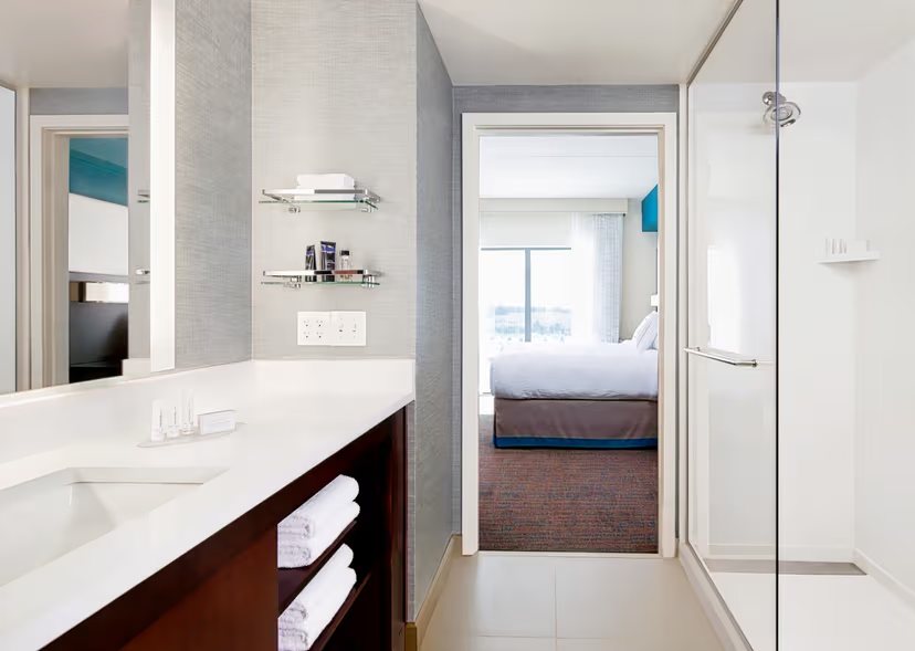 Residence Inn by Marriott Los Angeles LAX Century Boulevard Los Angeles Californi — Bathroom