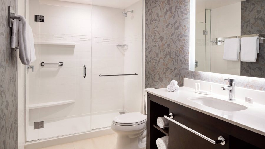 Residence Inn by Marriott Los Angeles Pasadena Old Town — Bathroom