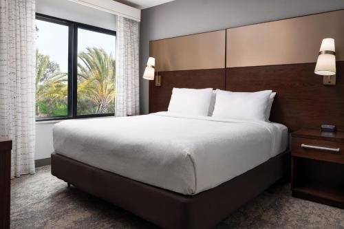 Residence Inn by Marriott Los Angeles Redondo Beach — Guest room