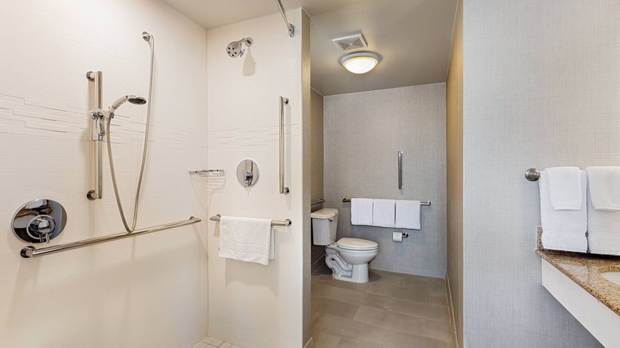Residence Inn by Marriott Louisville Airport — Bathroom