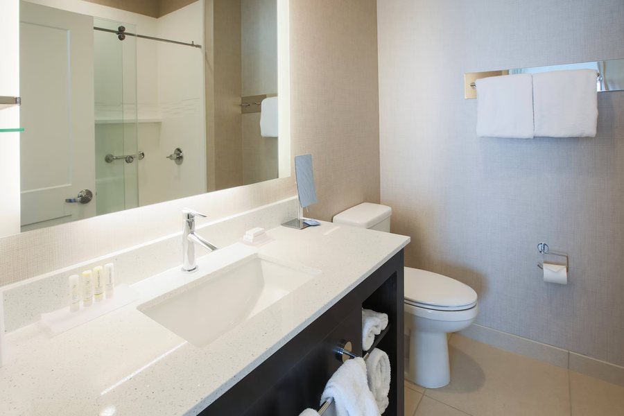 Residence Inn by Marriott Louisville East Oxmoor — Bathroom