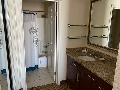 Residence Inn by Marriott Madison East — Bathroom