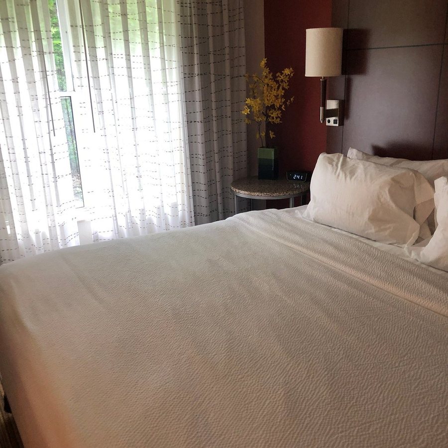 Residence Inn by Marriott Madison East — Guest room