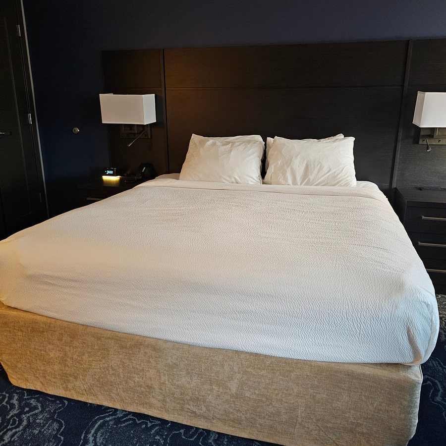 Residence Inn by Marriott Manchester Downtown — Guest room