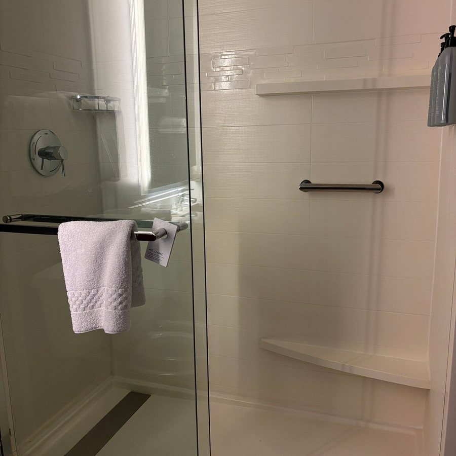 Residence Inn by Marriott Memphis Downtown — Bathroom