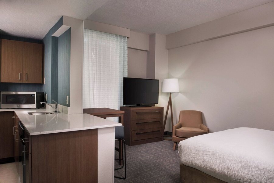 Residence Inn by Marriott Memphis Downtown — Guest room