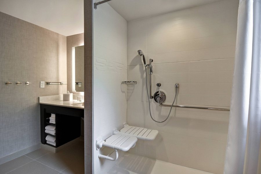 Residence Inn by Marriott Middletown Goshen — Bathroom