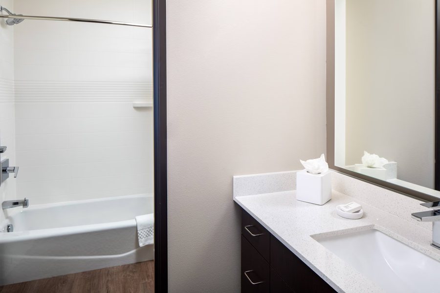 Residence Inn by Marriott Midland — Bathroom