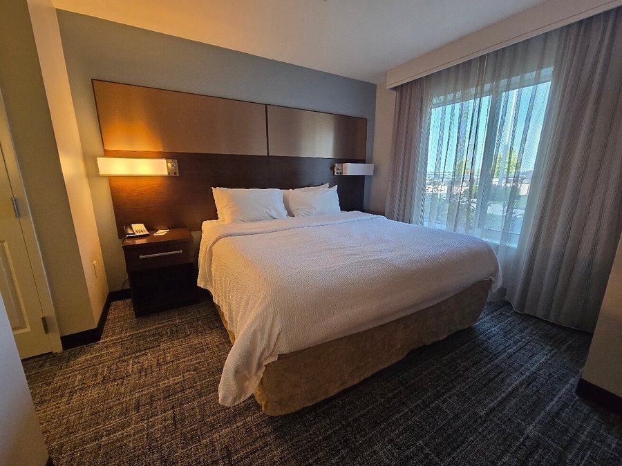 Residence Inn by Marriott Milwaukee West — Guest room