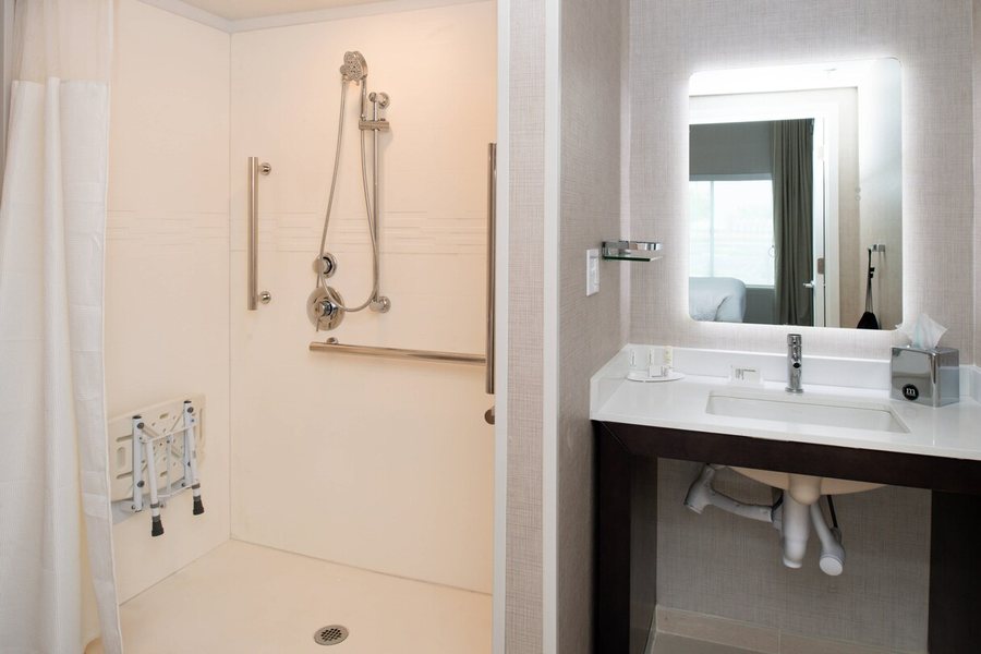 Residence Inn By Marriott Mobile — Bathroom