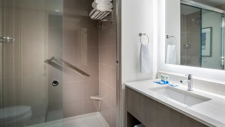 Residence Inn by Marriott Moline Quad Cities — Bathroom