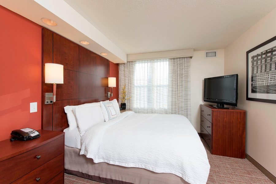Residence Inn by Marriott Moline Quad Cities — Guest room