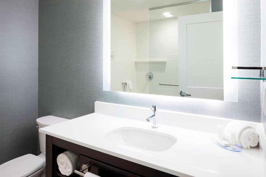 Residence Inn by Marriott Near Universal Orlando — Bathroom