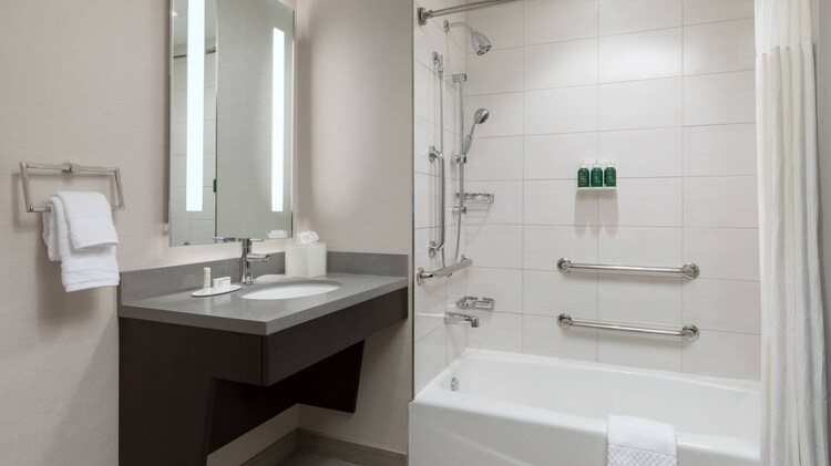 Residence Inn by Marriott New York Downtown Manhattan World Trade Center Area New — Bathroom
