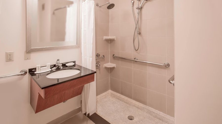 Residence Inn by Marriott New York The Bronx at Metro Center Atrium — Bathroom