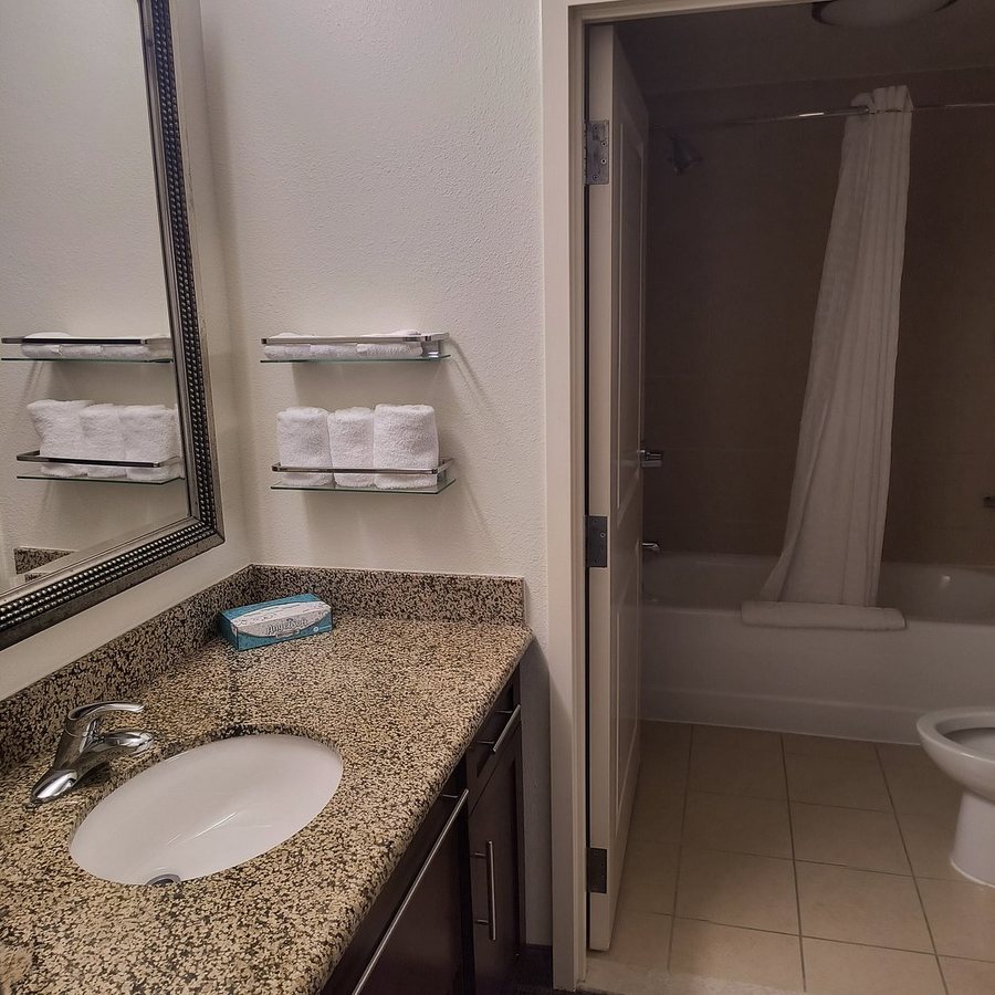 Residence Inn by Marriott Norfolk Airport — Bathroom