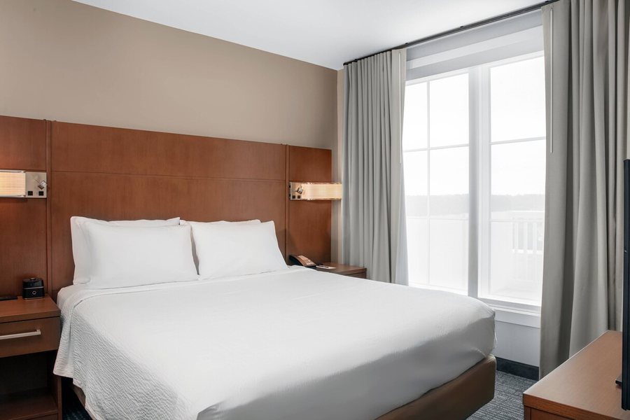 Residence Inn By Marriott Norwalk — Guest room