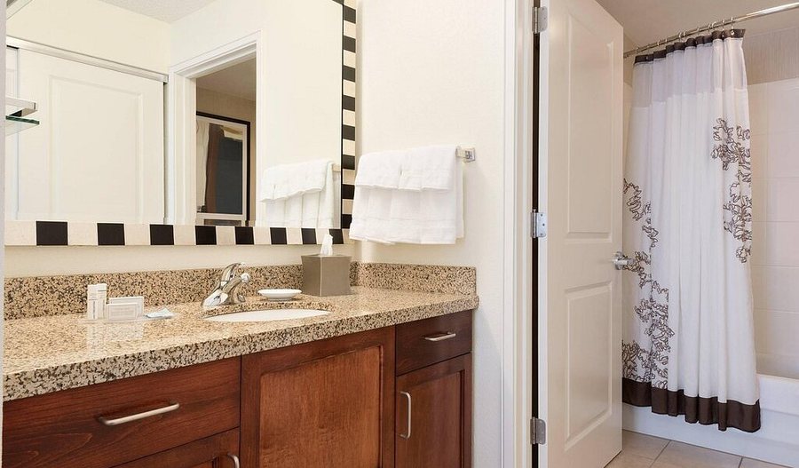 Residence Inn by Marriott Oklahoma City South — Bathroom