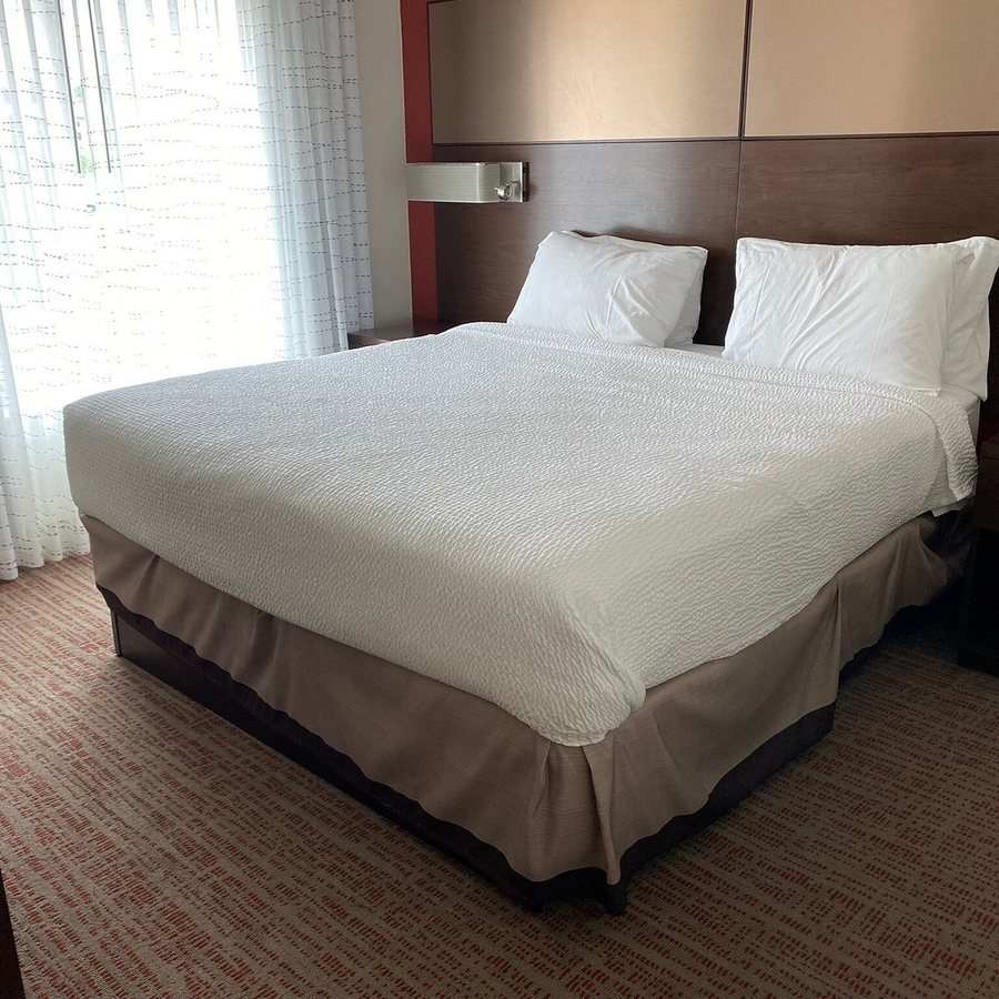 Residence Inn by Marriott Omaha Aksarben Village — Guest room