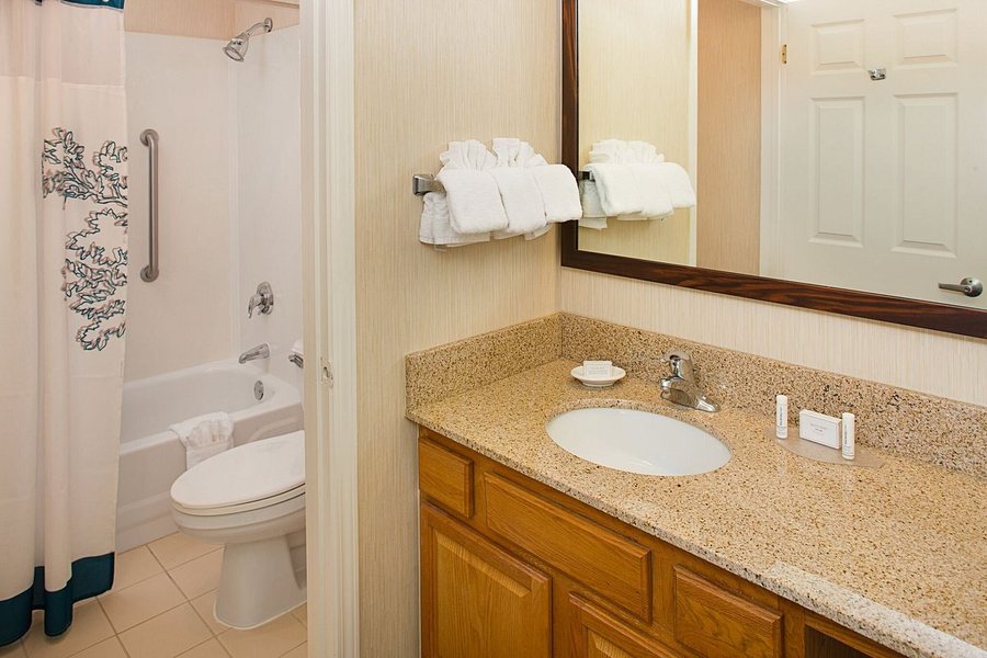 Residence Inn by Marriott Ontario Rancho Cucamonga — Bathroom