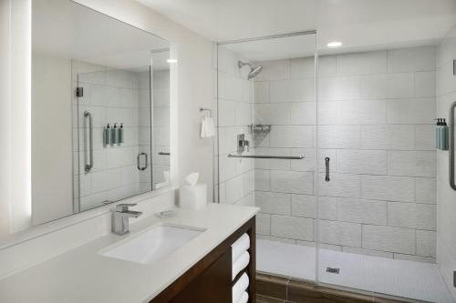Residence Inn by Marriott Palo Alto Menlo Park — Bathroom