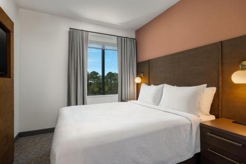 Residence Inn by Marriott Panama City Beach Pier Park — Guest room