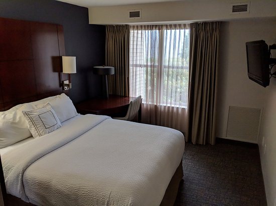 Residence Inn by Marriott Pensacola Downtown — Guest room