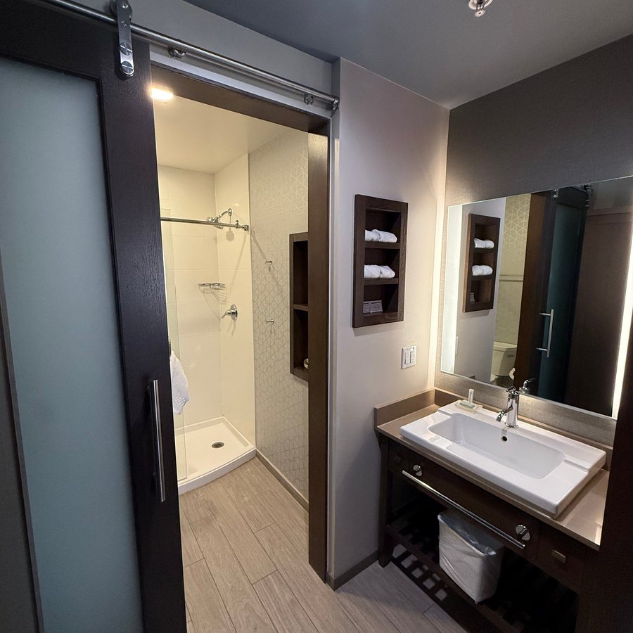 Residence Inn by Marriott Phoenix Gilbert — Bathroom