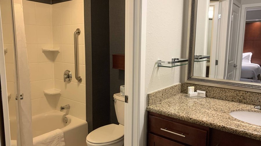 Residence Inn by Marriott Pleasant Hill Concord — Bathroom