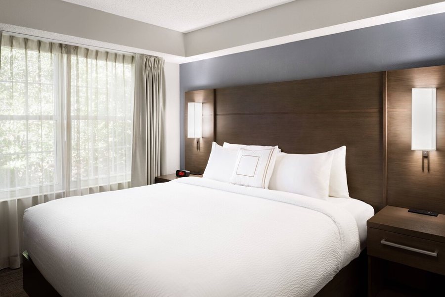 Residence Inn by Marriott Pleasanton — Guest room