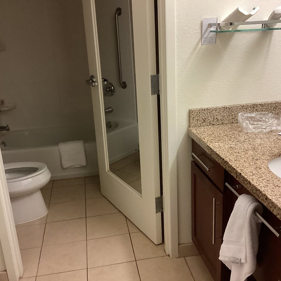 Residence Inn by Marriott Portland South Lake Oswego — Bathroom