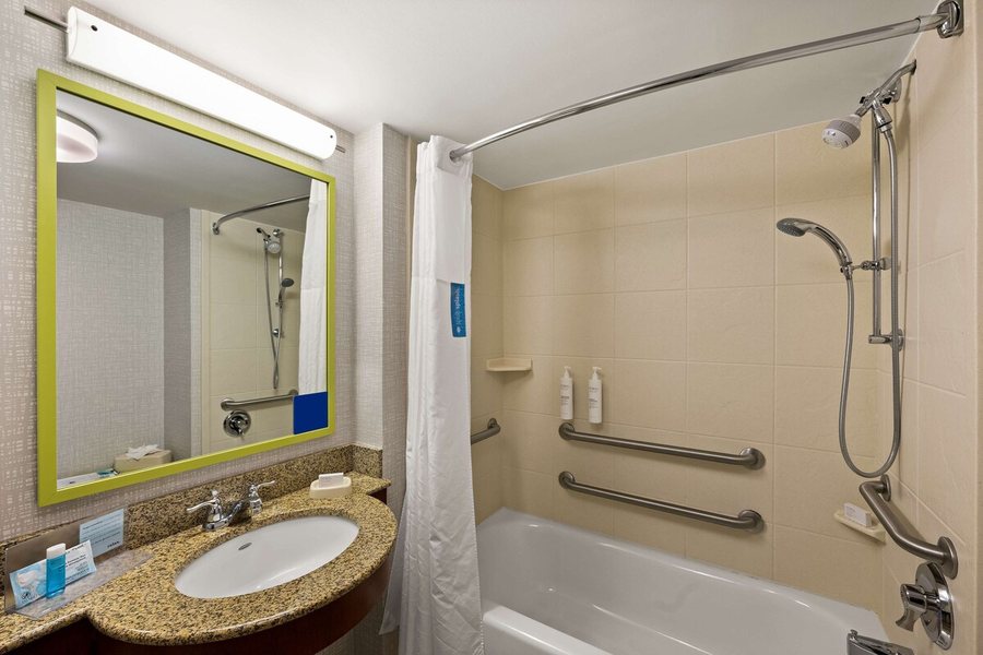 Residence Inn by Marriott Poughkeepsie — Bathroom