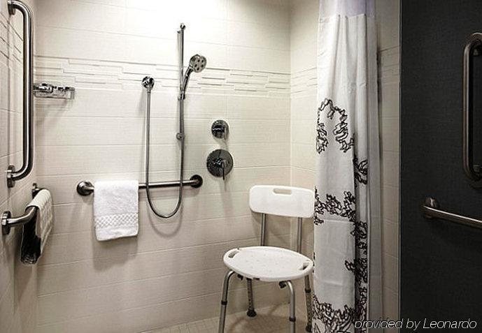 Residence Inn by Marriott Pullman — Bathroom