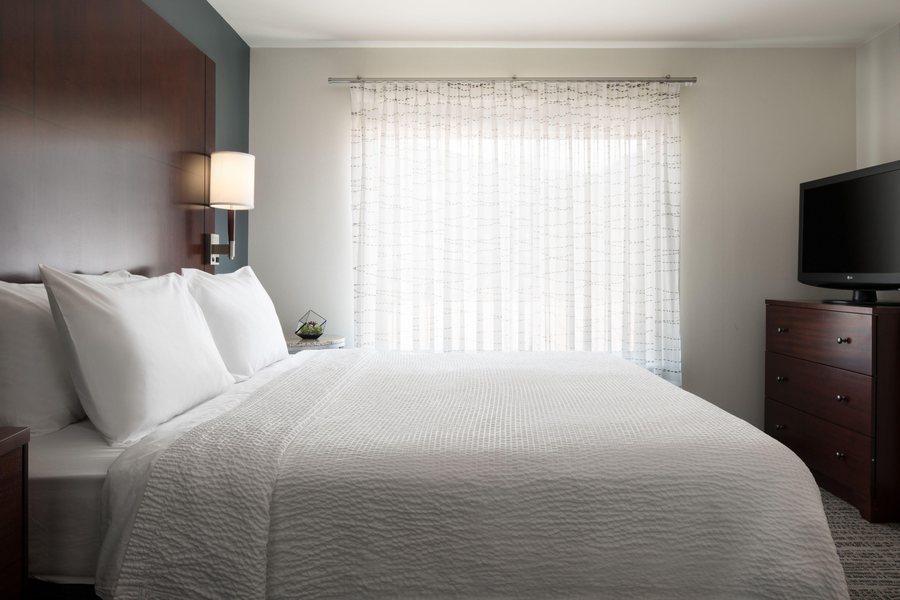 Residence Inn by Marriott Pullman — Guest room
