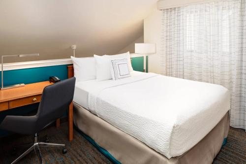 Residence Inn by Marriott Richmond West End — Guest room