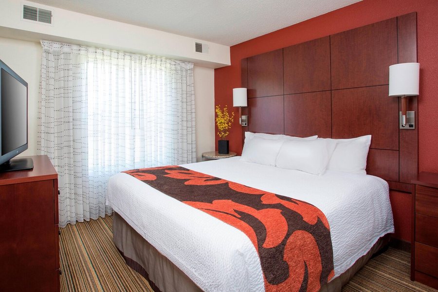 Residence Inn by Marriott Rockford — Guest room
