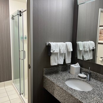 Residence Inn by Marriott San Jose South Morgan Hill — Bathroom