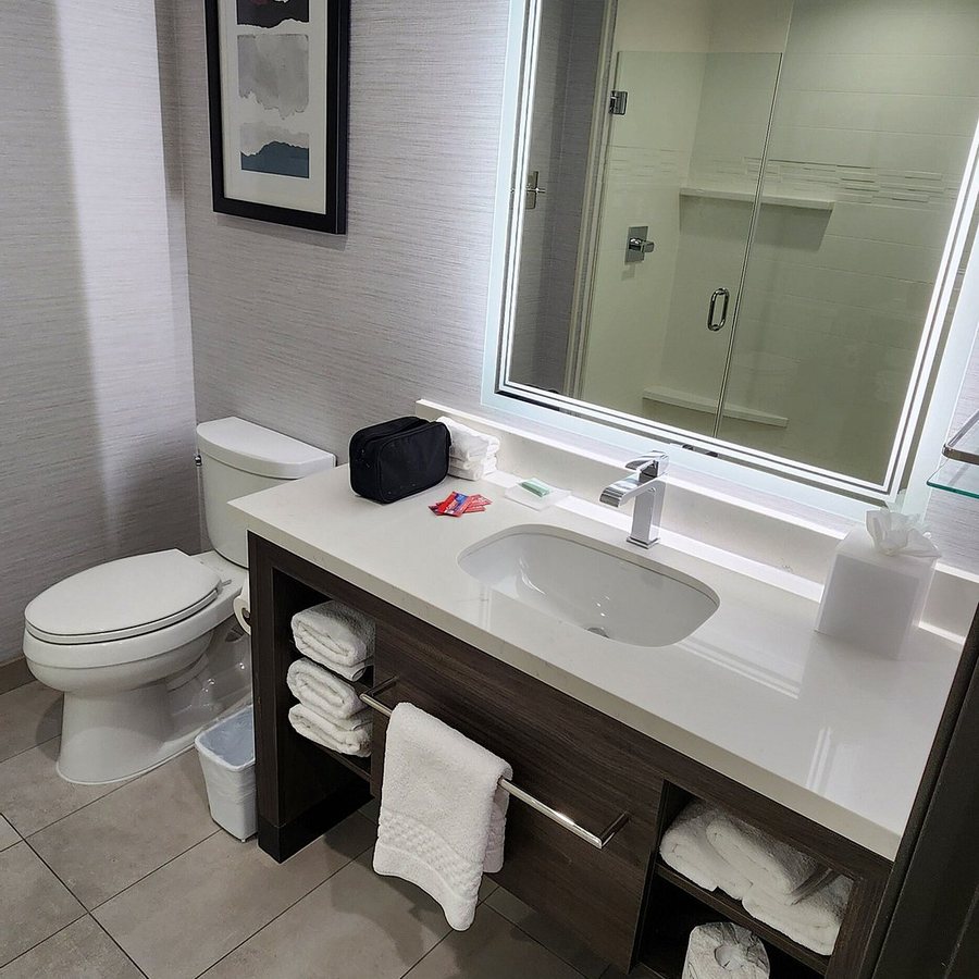 Residence Inn by Marriott Santa Clarita Valencia — Bathroom