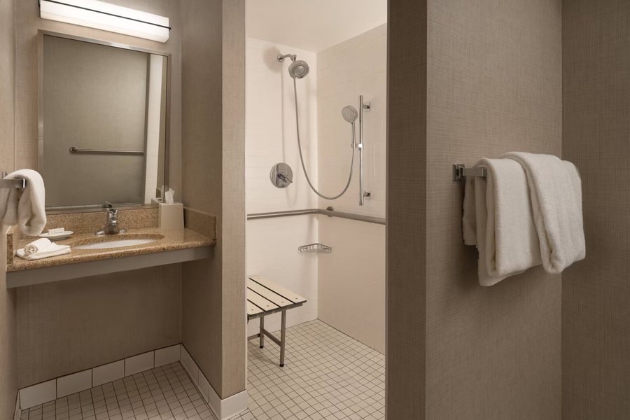 Residence Inn by Marriott Seattle Bellevue Downtown — Bathroom