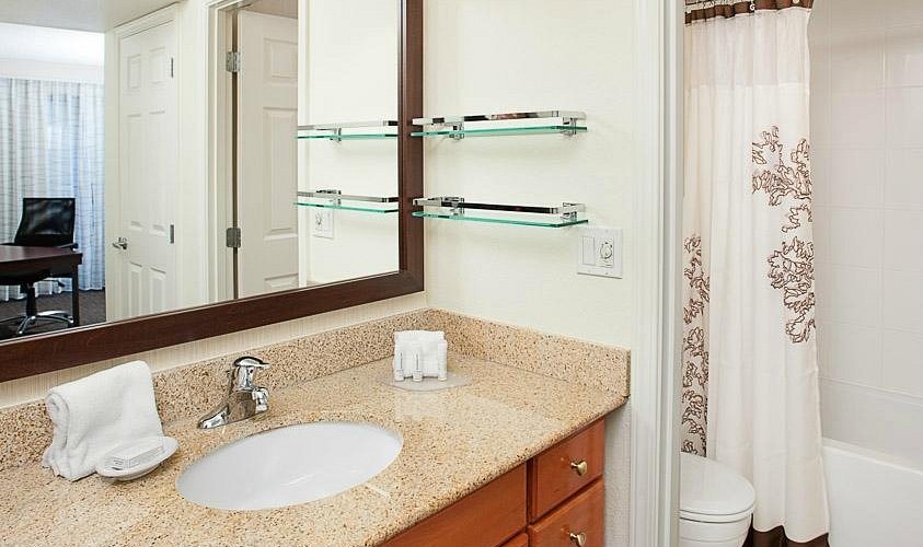 Residence Inn by Marriott Seattle North Lynnwood Everett — Bathroom