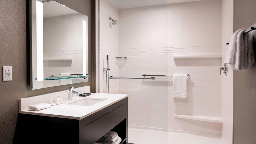 Residence Inn by Marriott Seattle University District — Bathroom
