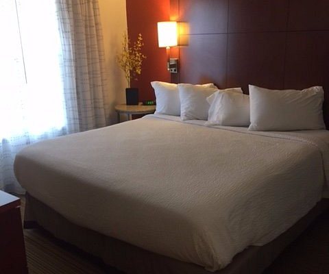 Residence Inn by Marriott Sioux Falls — Guest room