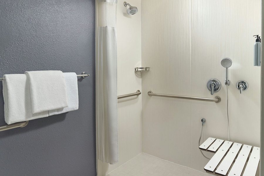 Residence Inn By Marriott Tallahassee Universities At The Capitol — Bathroom