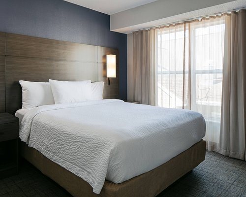Residence Inn by Marriott Tulsa South — Guest room