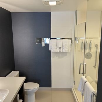 Residence Inn by Marriott Tustin Orange County — Bathroom