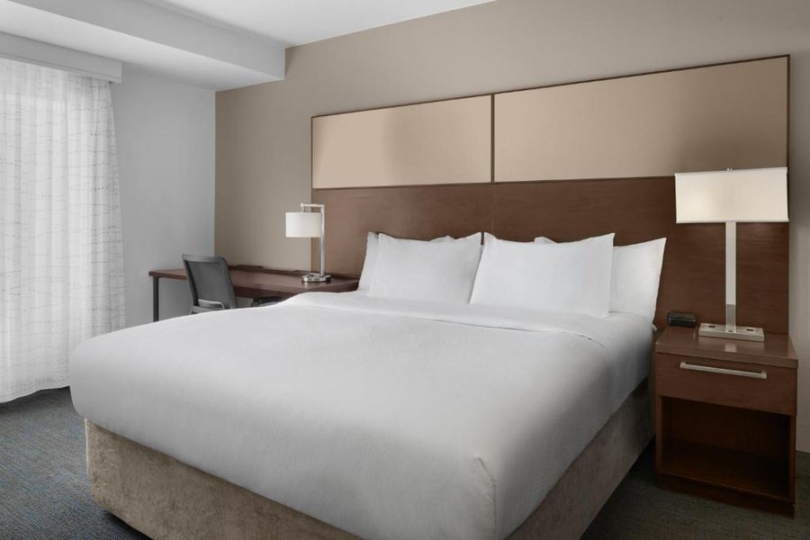 Residence Inn by Marriott Valencia — Guest room