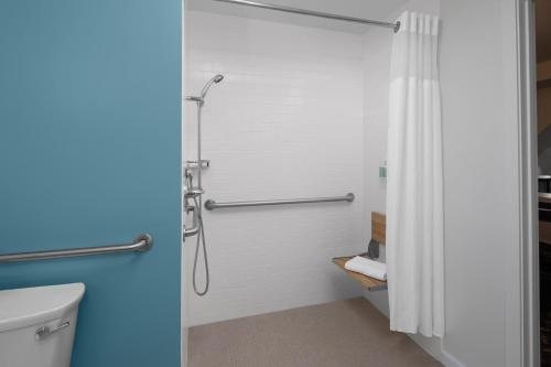 Residence Inn by Marriott White Plains Westchester County — Bathroom