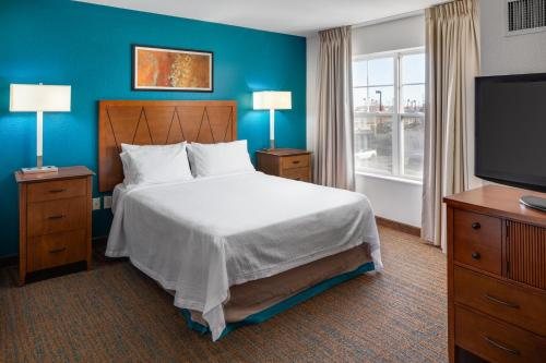 Residence Inn By Marriott Wichita East At Plazzio — Guest room