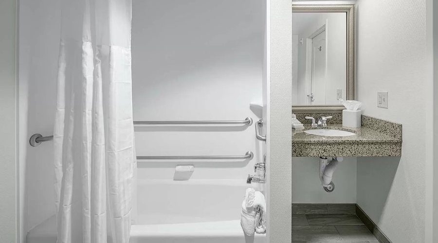 Residence Inn by Marriott Wilmington Landfall — Bathroom